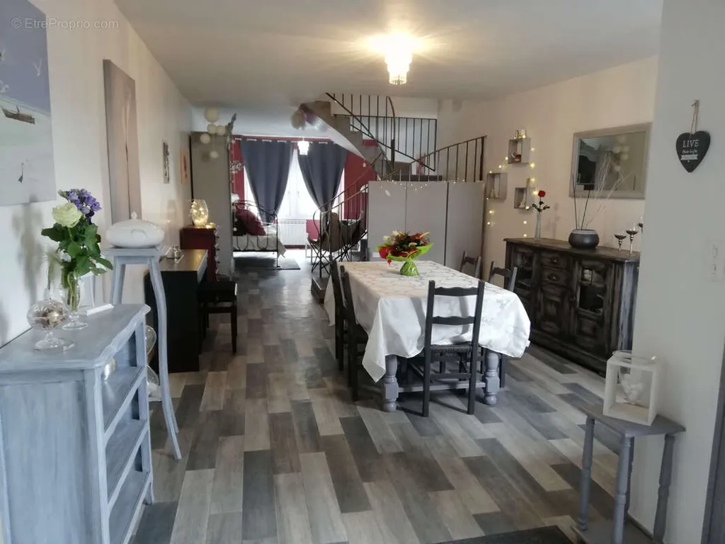Salle à manger - Appartement Duplex avec Balcon au Centre de Bletterans