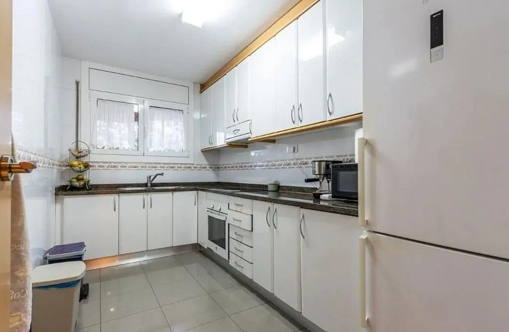 Cuisine - Penthouse with Pool in Legazpi, Madrid