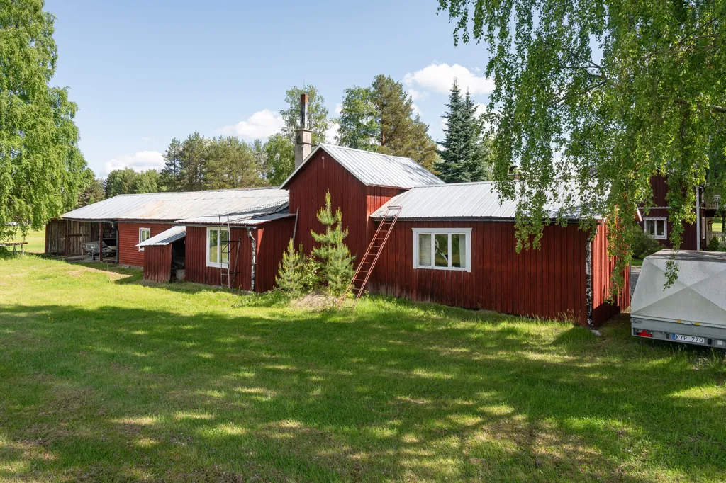 Välivaade - Charming Red Cottage with Garden in Junsele