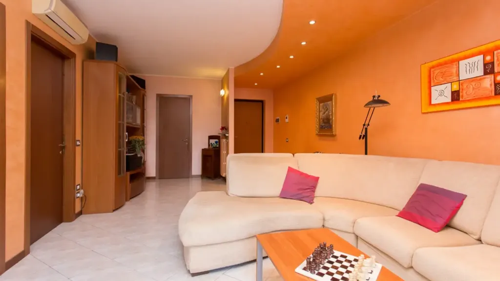 Elutuba - Trilocale with Balcony in Figino, Milan