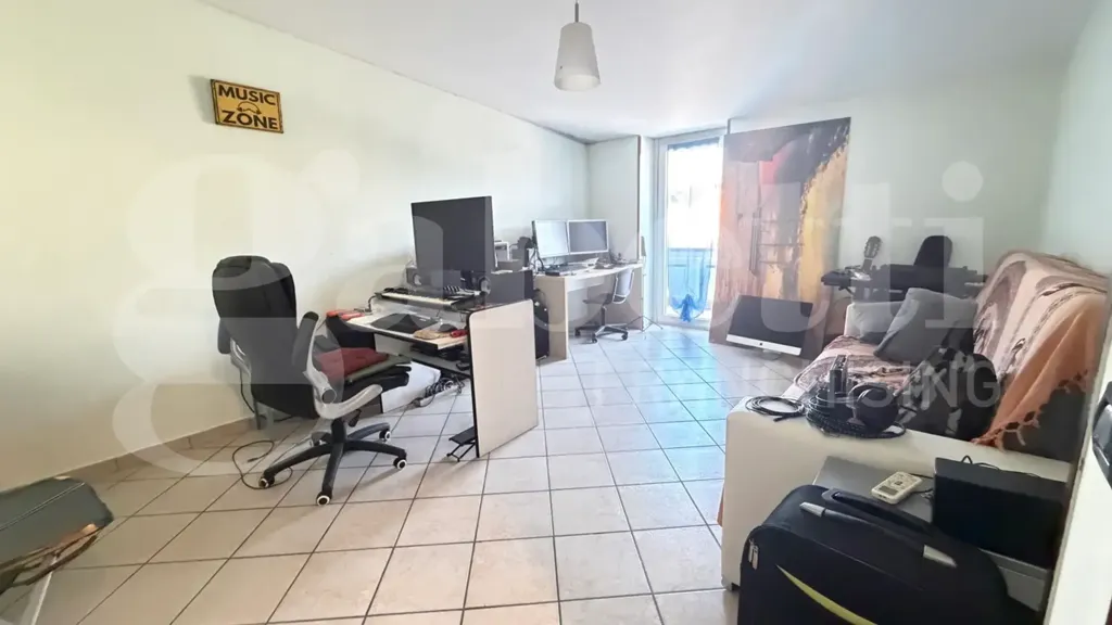 Bureau - Three-Bedroom Apartment in Marcianise