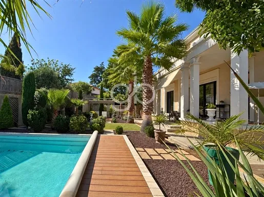 Bassein - Contemporary Villa with Pool in Quiet Area