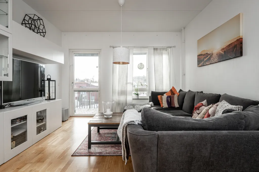 Living Room - Apartment with Balcony in Segeltorp, Stockholm