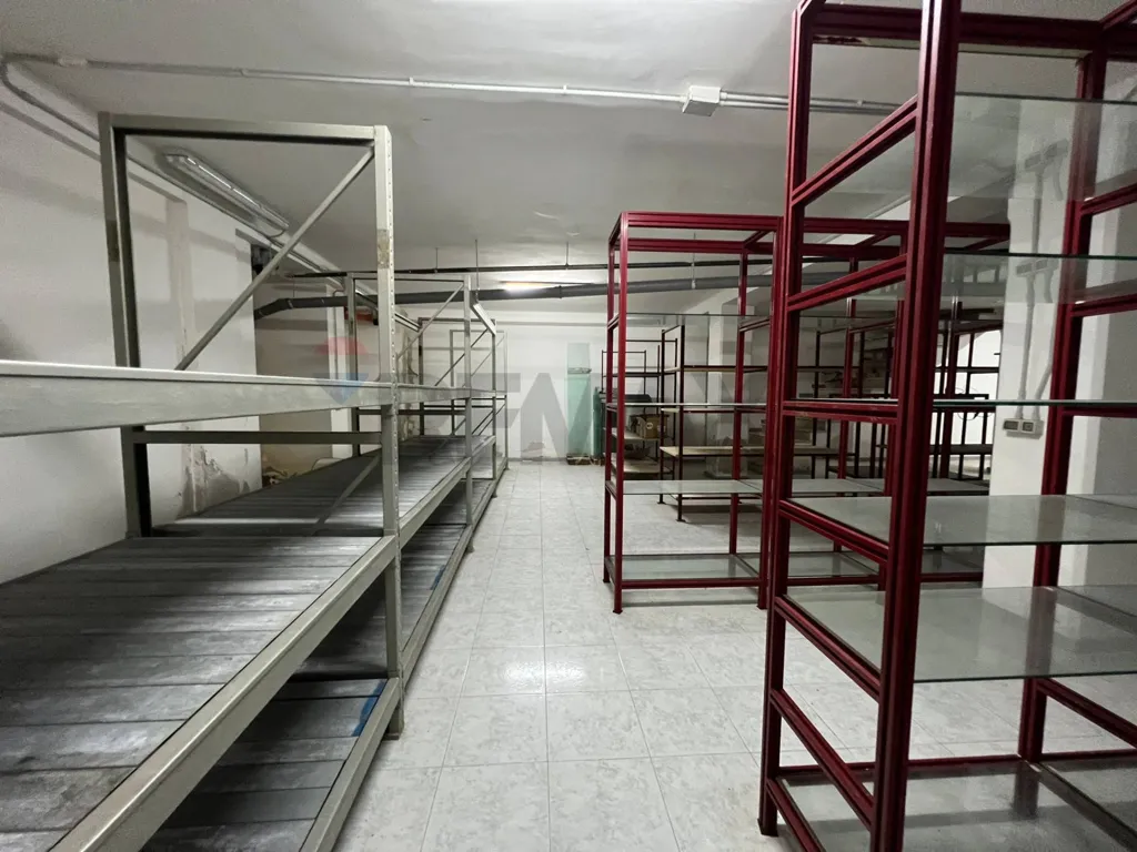 Pesuköök - Commercial Space with Vitrines in Monopoli