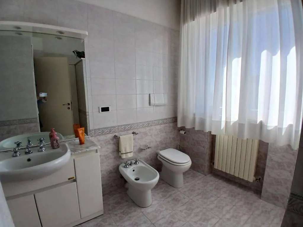 Salles de bain - Luxury Penthouse with Panoramic Views in Civitanova Marche