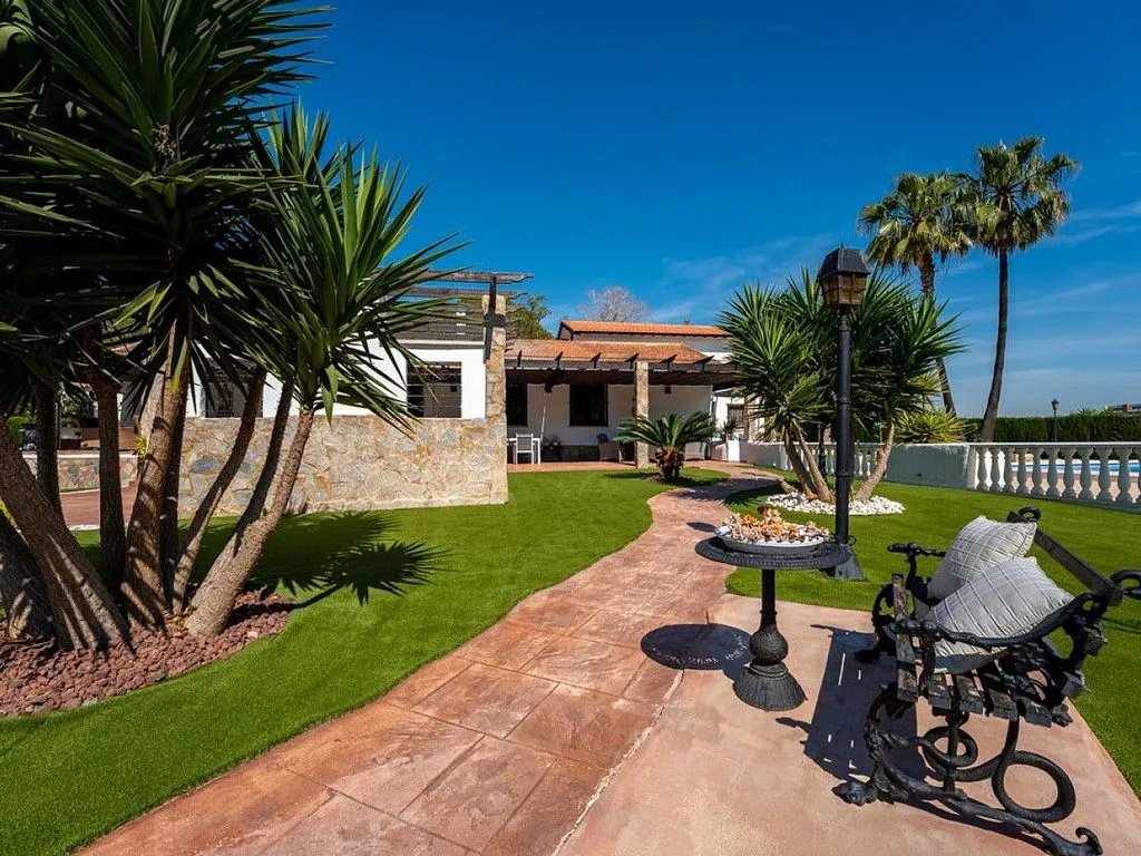 Aed - Villa with Pool and Terrace in Los Dolses