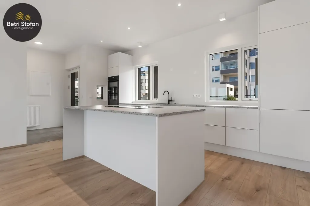 Cuisine - Modern Apartment with Garden in Garðabær