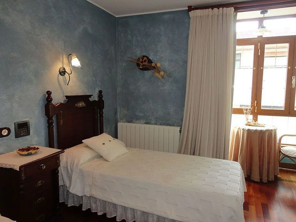 Chambres - Adosado with Rustic Decor in Riocavado de la Sierra