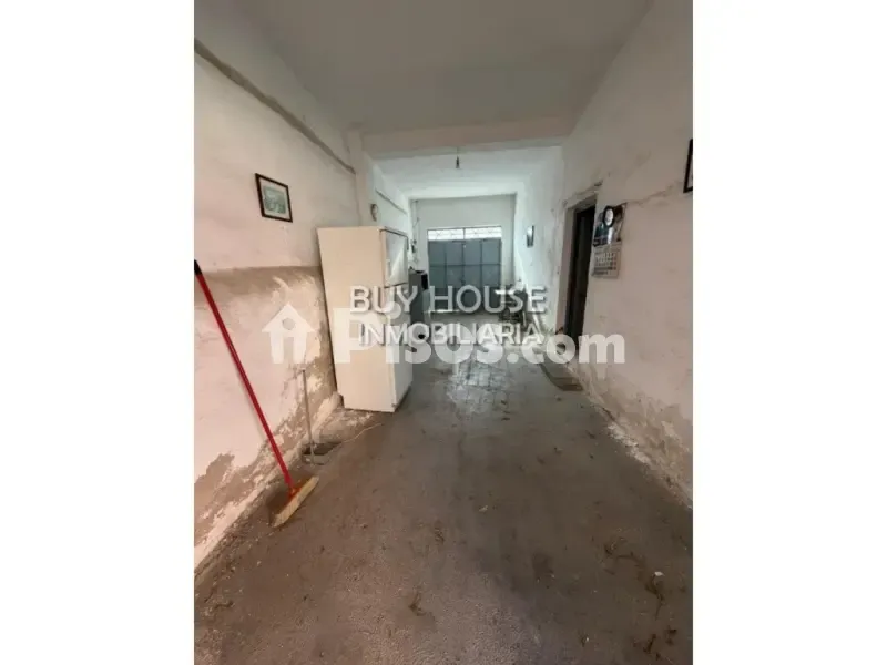 Esik - Adosado for Renovation with Large Plot in Yeles