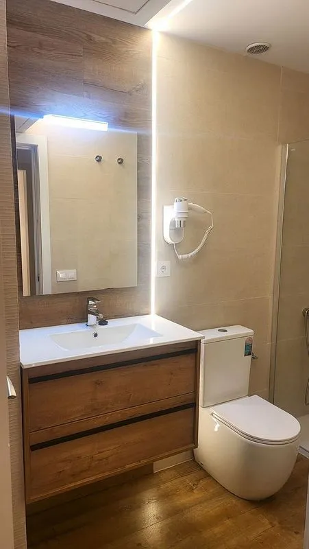 Salles de bain - 1-Bedroom Flat with Terrace in City Centre