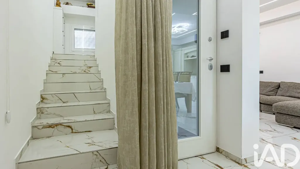 Entrée - Luxury Penthouse with Terraces in Cantù