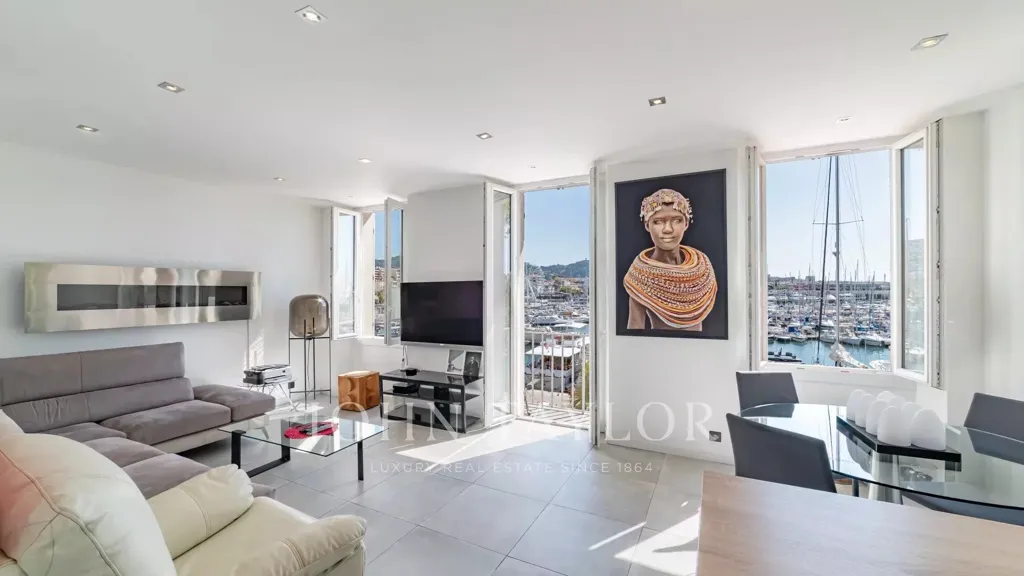 Séjour - Appartement avec Vue Mer dans le Vieux Port de Cannes