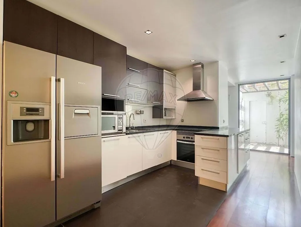 Cuisine - Lisbon Condo with Terrace and Fireplace