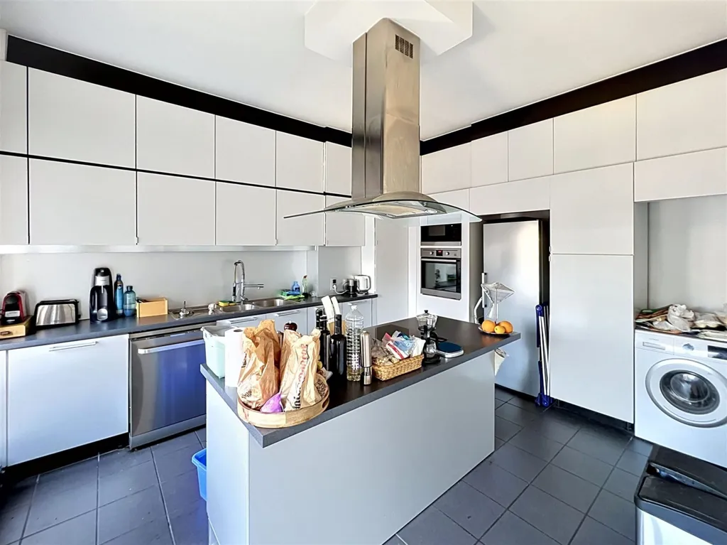 Cuisine - Appartement de Luxe avec Garage et Jardin à Liège