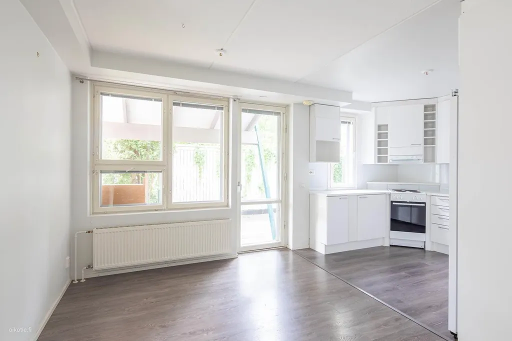 Kitchen - Five-Bedroom Apartment with Sauna in Vuosaari