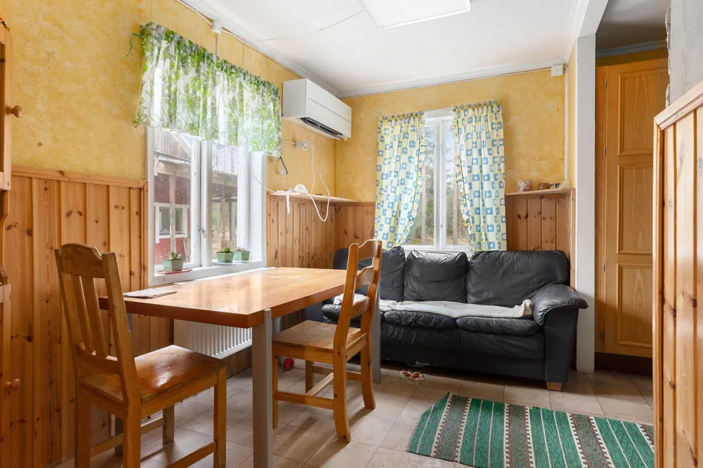 Söögituba - 1.5-Storey Villa with Garden in Värmskog