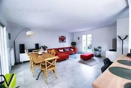 Söögituba - Villa with Garden in Saint-Bonnet-de-Mure