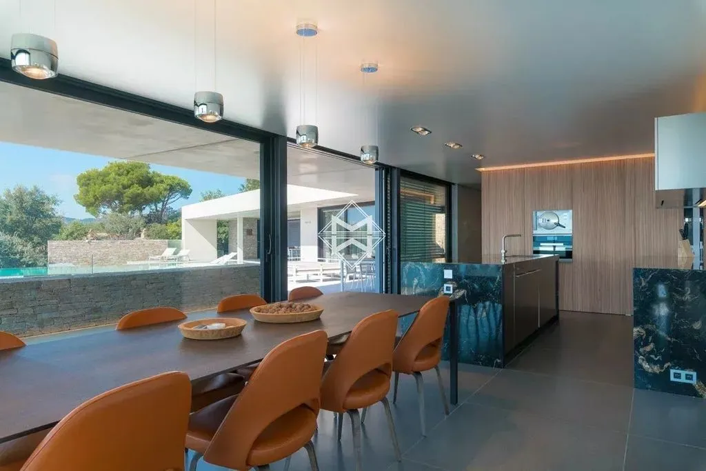 Salle à manger - Villa contemporaine avec vue mer à Grimaud