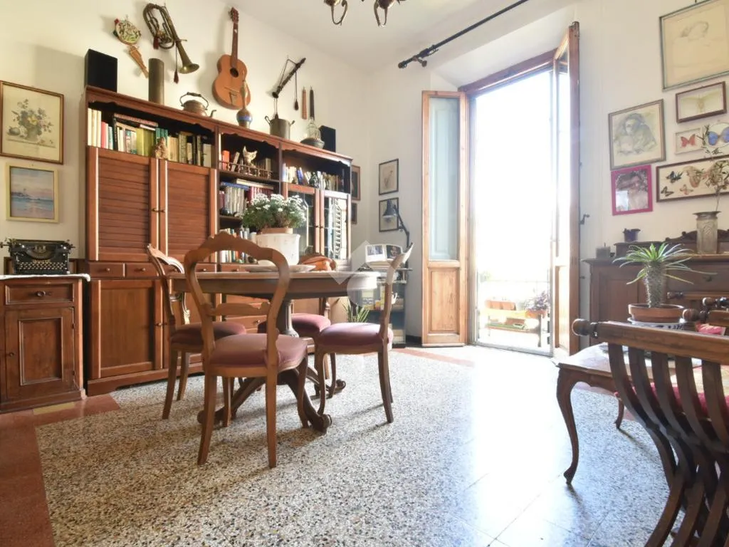 Salle à manger - 4-Room Apartment with Balcony in Florence