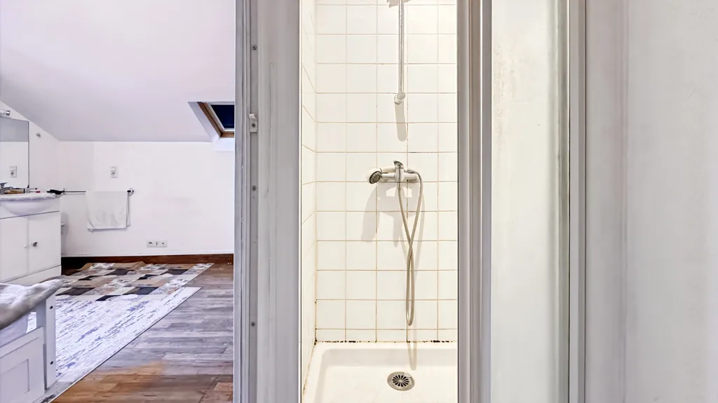 Salles de bain - Appartement 2 Pièces avec Vue Dégagée à Corbeil-Essonnes