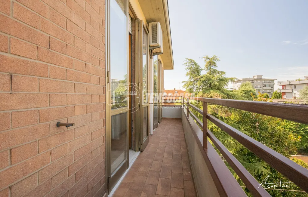 Rõdu - Spacious Apartment with Balcony in Modena