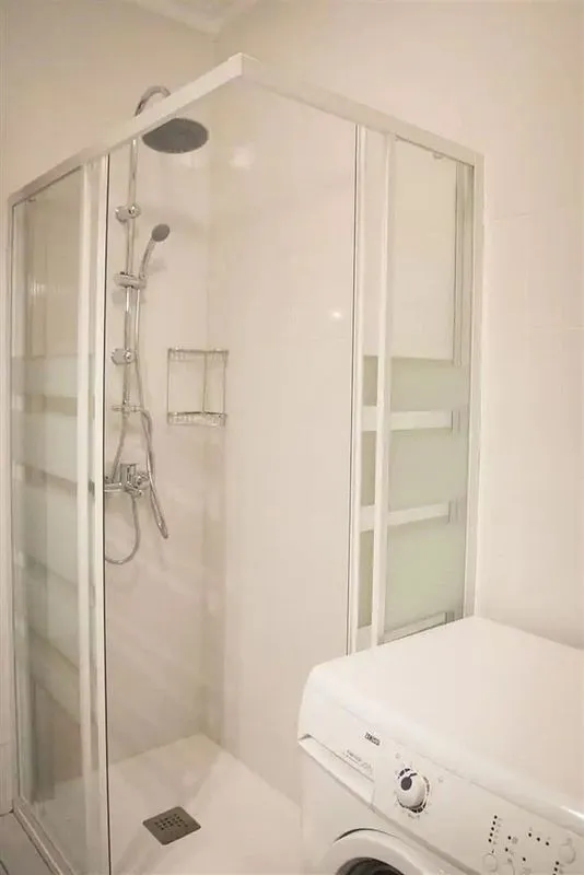 Salles de bain - Furnished Flat with Green Setting in Argüelles
