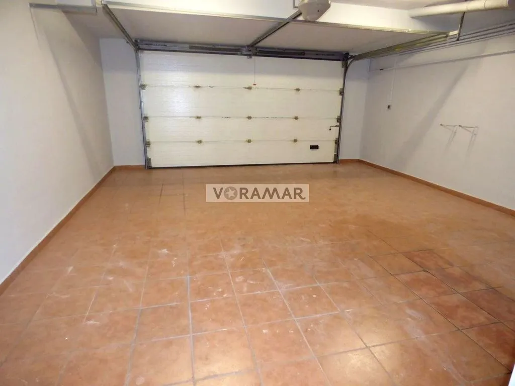 Garaaž - Luxury Villa with Seafront Access in Valencia