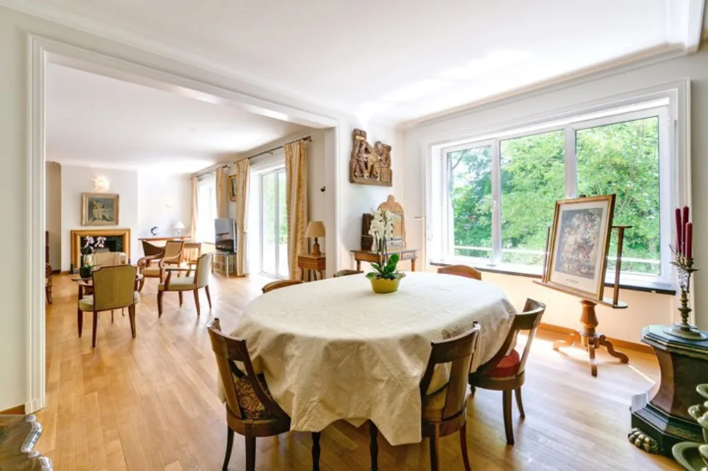 Salle à manger - Appartement avec vue arborée et terrasse au Brugmann Park