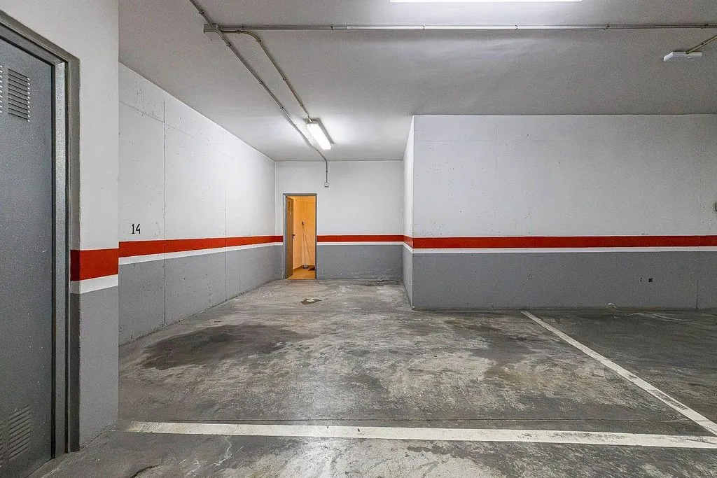 Garaaž - Apartment with High Ceilings in Murcia Centre