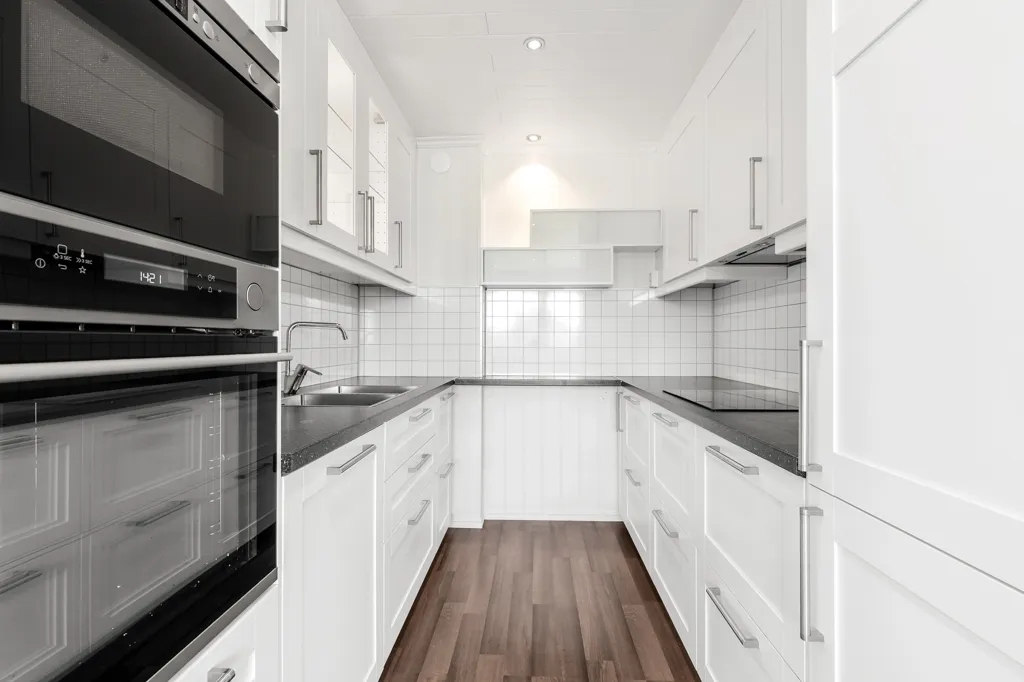 Cucina - Modernised Apartment with Glass Balcony in Oslo