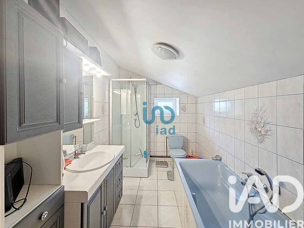 Bathrooms - Charming House with Garden in Cernion