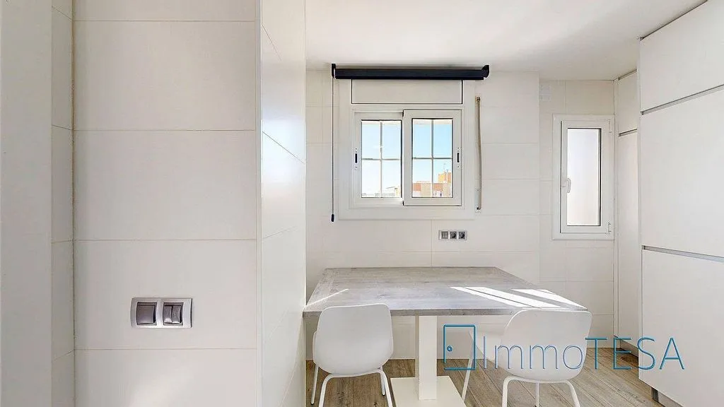 Salle à manger - Apartment with Balcony in Parc d’Europa
