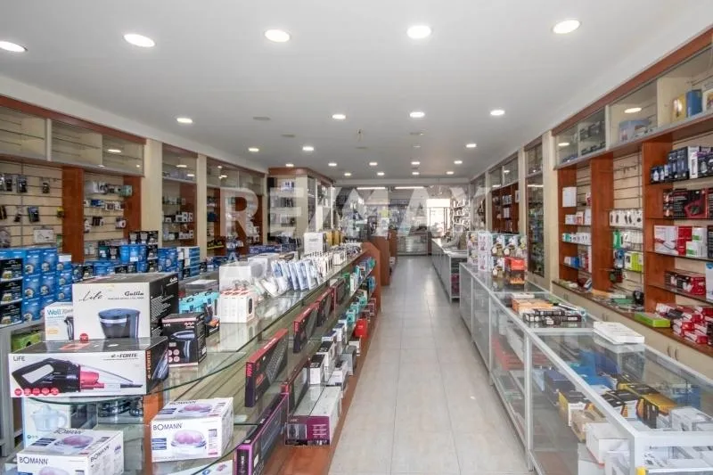 Toad - Commercial Space with Parking in Volos