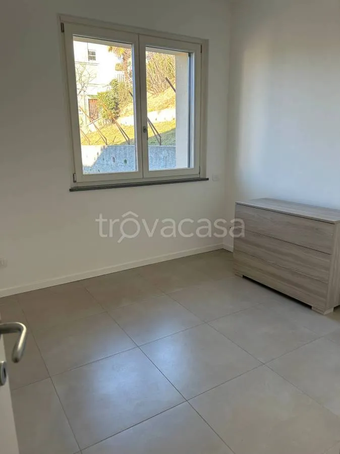 Rooms - Modernised Trilocale with Private Garden in Varese