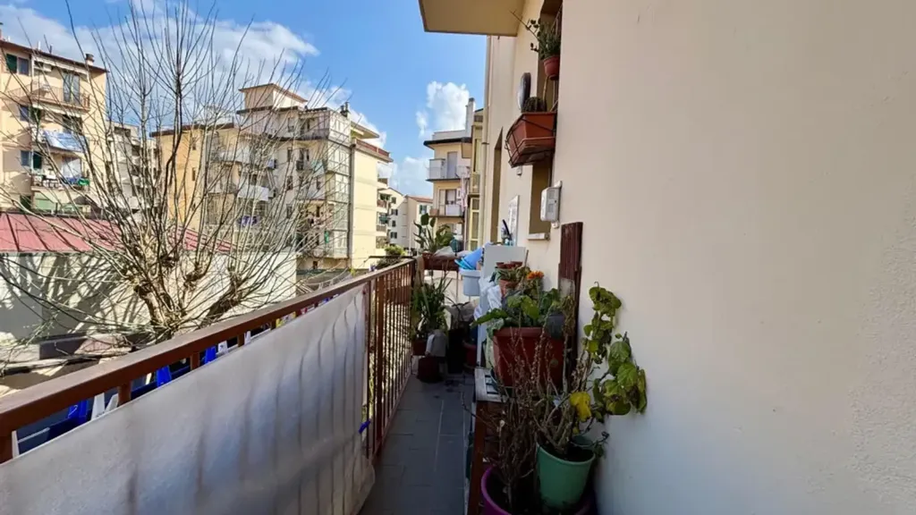 Rõdu - Rustic-Style Apartment with Balcony in Florence