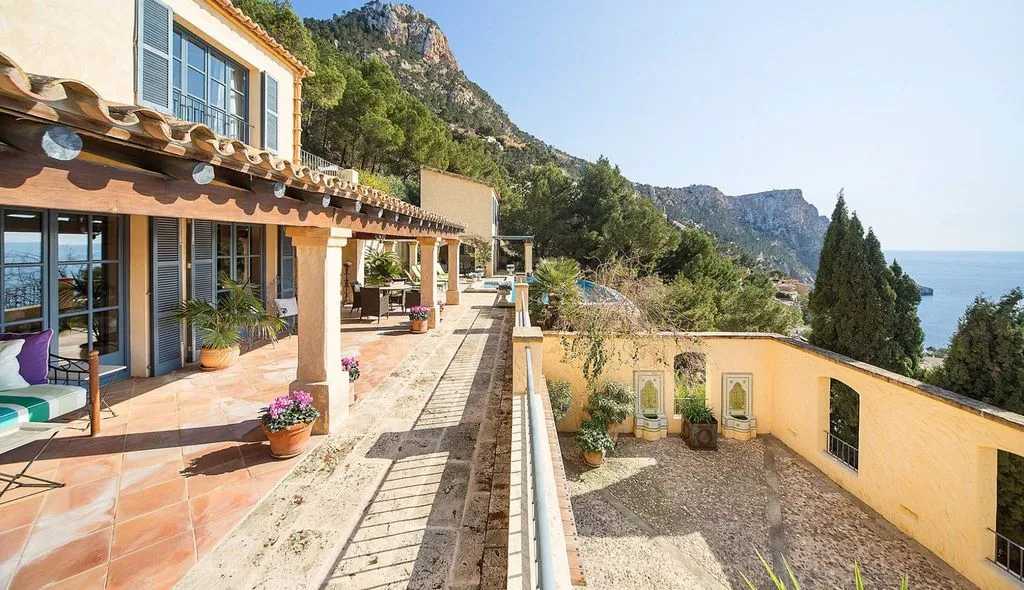 Terrasse - Luxury Villa with Pool in Cala Llamp