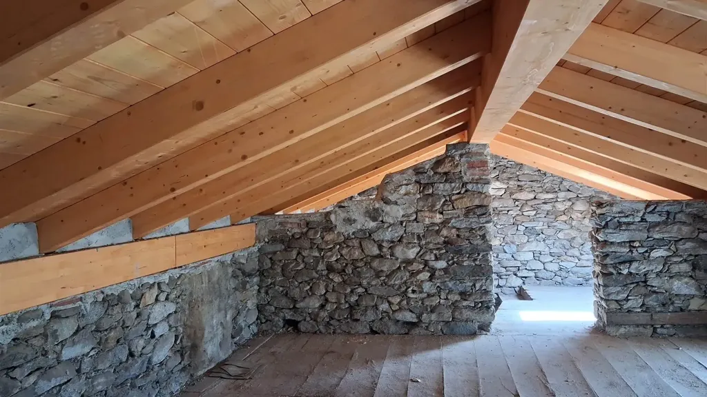 Toad - Quadrilocale to Renovate in Samolaco