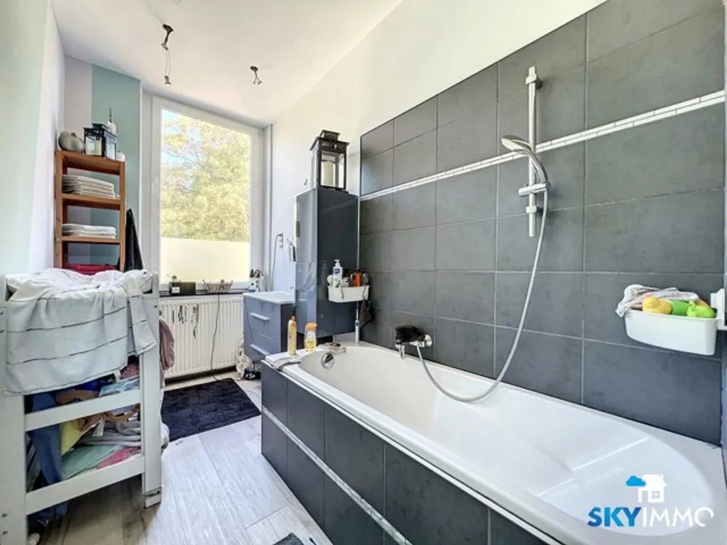 Salles de bain - Maison partiellement rénovée avec jardin à Ougrée
