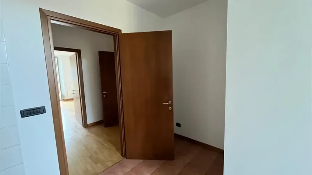 Esik - Elegant 3-Room Apartment in Milan