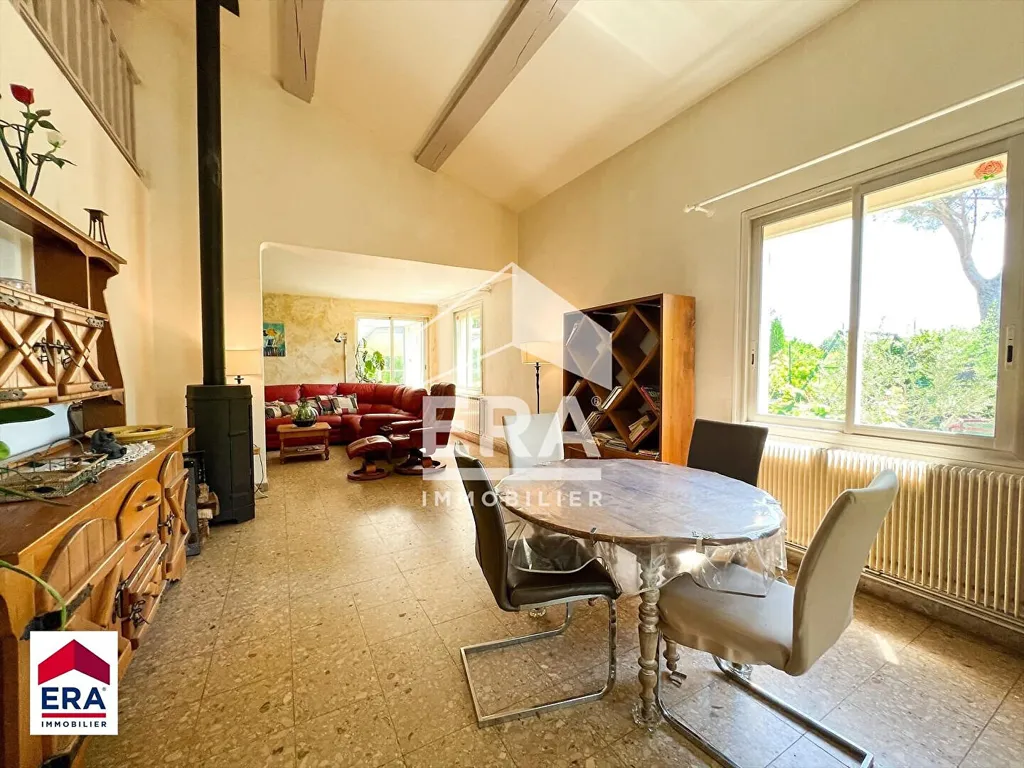 Sala da pranzo - Spacious House with Pool in Bédarrides