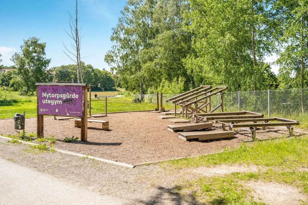Giardino - Terrace Flat in Kärrtorp with Garden Access