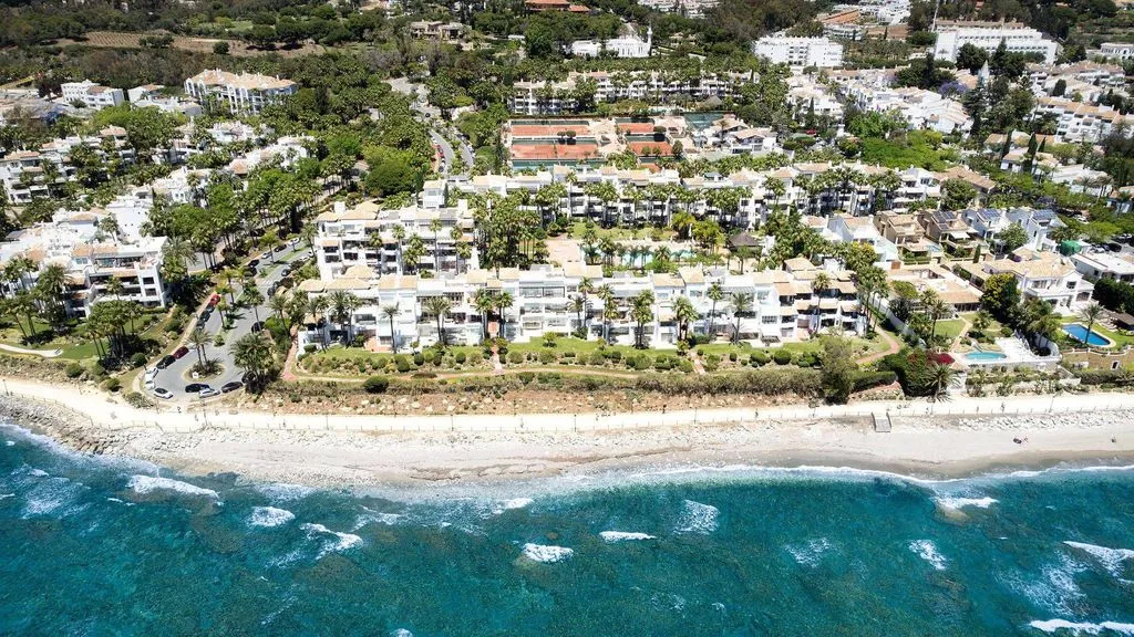 Vue aérienne - Luxury Beachfront Apartment in Puente Romano, Marbella