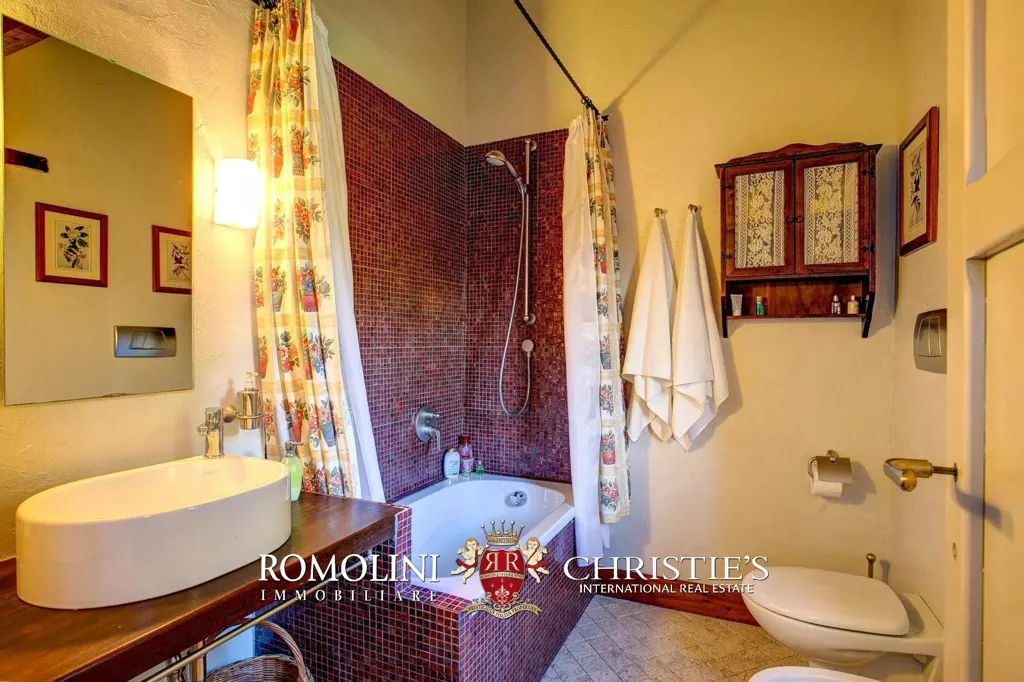 Salles de bain - Restored Country Villa with Pool in Umbria
