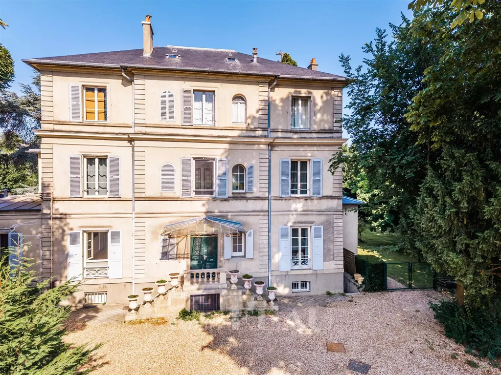 Exterior - 4-Bed Apartment with Garden in Saint-Germain-en-Laye