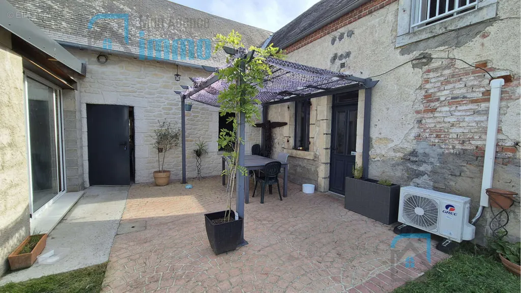 Aed - Rustic Stone House with Garden near Bourges