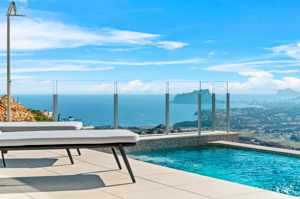 Piscine - Contemporary Villa with Infinity Pool in Benitachell
