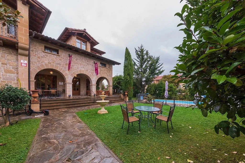 Terrasse - Hotel Chalet with Pool in Olite