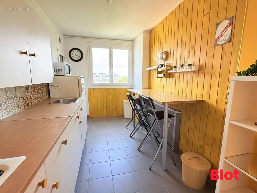 Cucina - T4 Apartment with East/West Orientation in Rennes