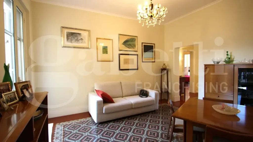 Elutuba - Refurbished Triplex with Balcony in Catania