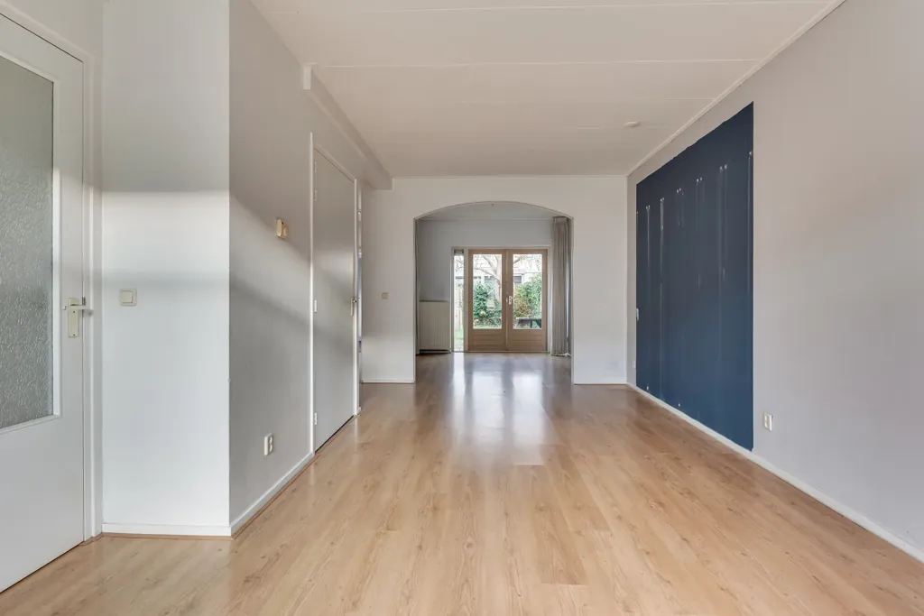 Esik - Spacious Renovated Semi-Detached House in Heiloo